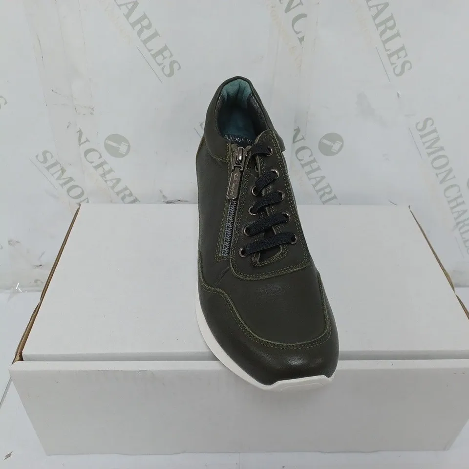 BOXED PAIR OF RUTH LANGSFORD WEDGE TRAINERS IN KHAKI SIZE 7