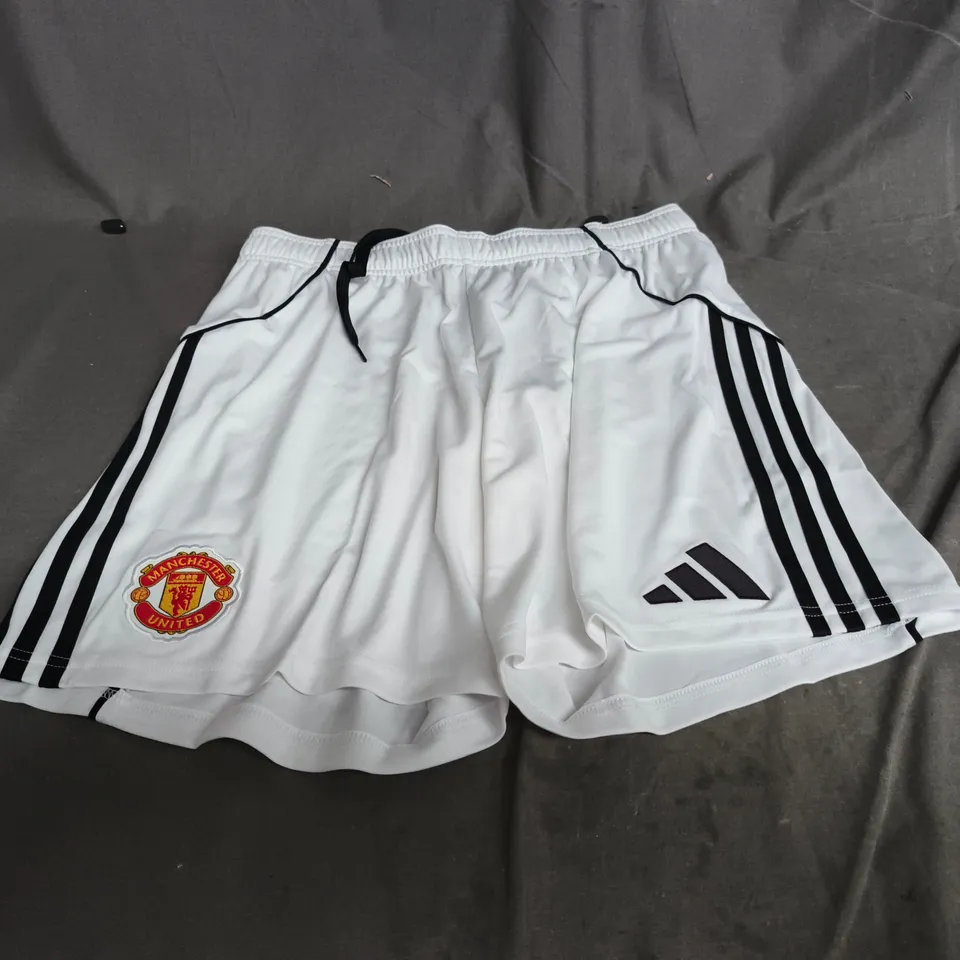 MANCHESTER UNITED ADIDAS WHITE FOOTBALL SHORTS - SIZE L