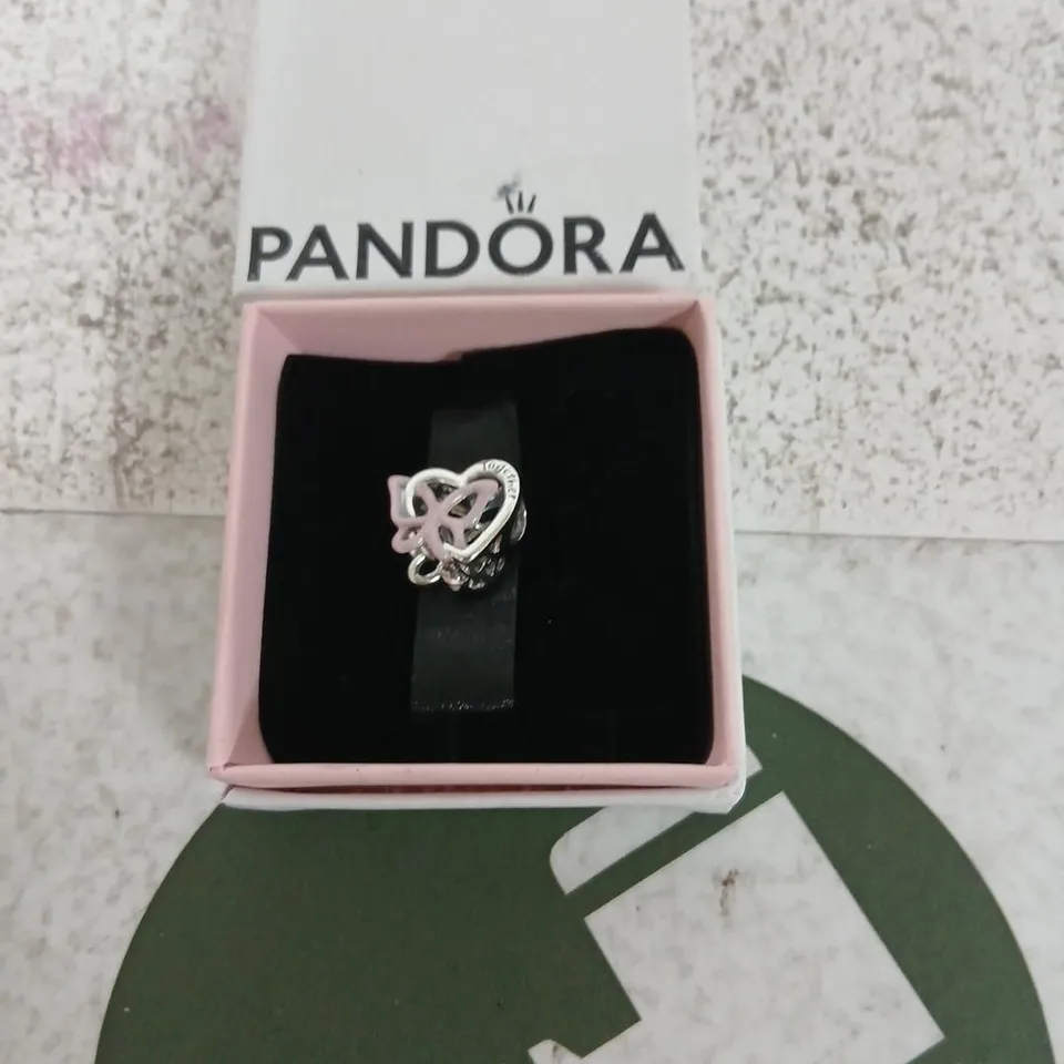 PANDORA JEWELLERY RING IN BOX (SIGNED PANDORA)