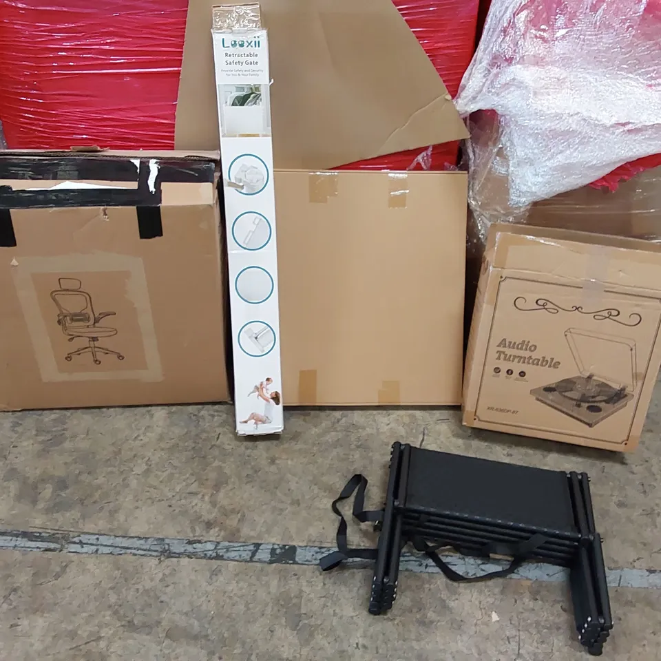 PALLET OF ASSORTED ITEMS INCLUDING: OFFICE CHAIR, AUDIO TURNTABLE, RETRACTABLE SAFETY GATE, LARGE WALL CLOCKS, PET BENCH