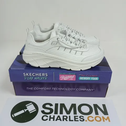 BOXED PAIR OF SKECHERS D'LUX WALKER 2.0 TRAINERS IN WHITE - UK 7