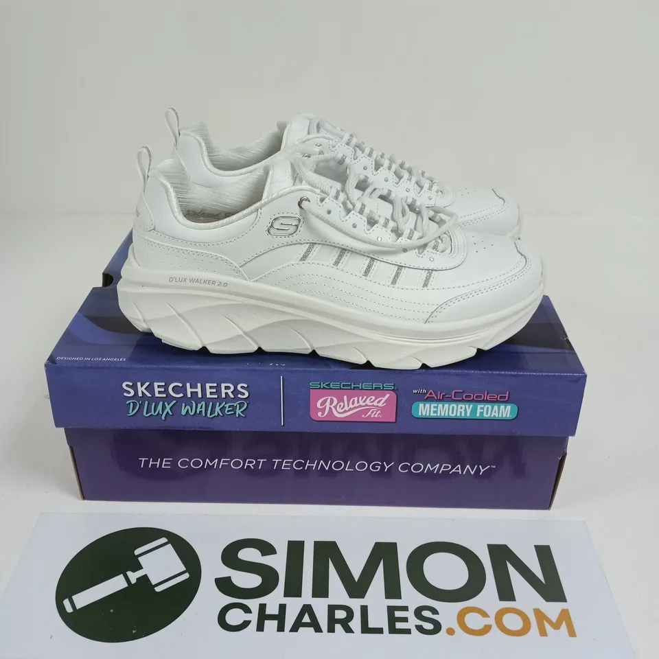 BOXED PAIR OF SKECHERS D'LUX WALKER 2.0 TRAINERS IN WHITE - UK 7