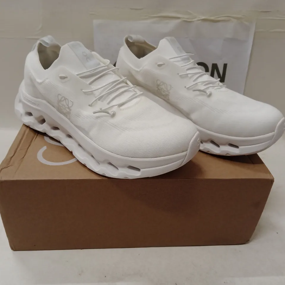 MEN'S WHITE RUNNING SHOES – UK 6 (US 8, EUR 39) – ON-INSPIRED DESIGN