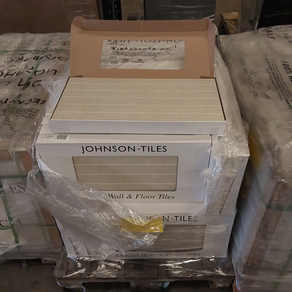 PALLET OF APPROX 40 X CARTONS OF JOHNSON TILES, YORK STONE GLAZED WALL & FLOOR TILES - 5 TILES PER CARTON // TILE SIZE: 597 x 297 x 11mm