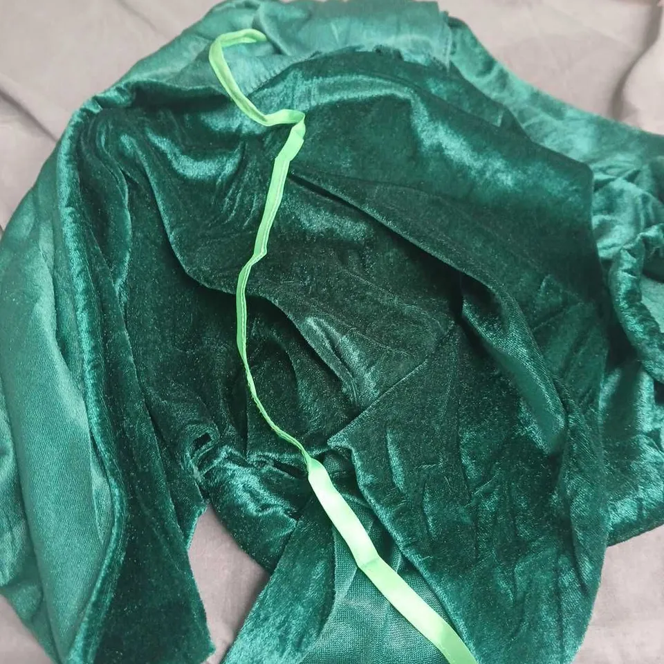 BOX OF APPROXIMATELY 25 ASSORTED CLOTHING ITEMS  INCLUDING YELLOW KNITWEAR & GREEN VELVET FABRIC