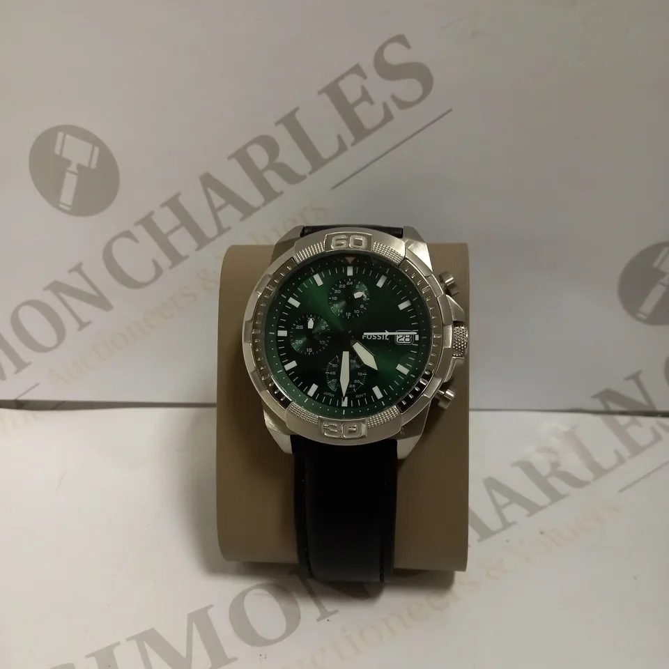 BOXED FOSSIL V355 TRIPLE HAND WRIST-WATCH WITH LEATHER STRAP