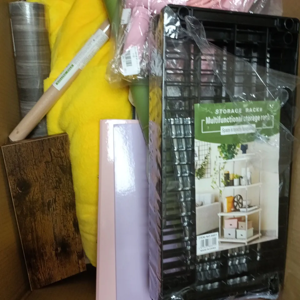 APPROXIMATELY 20 ASSORTED HOUSEHOLD PRODUCTS TO INCLUDE STORAGE RACK, FOLDER SET, HOME DECOR ETC 