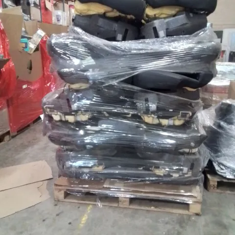 PALLET CONTAINING LARGE QUANTITY OF CAR SEATS