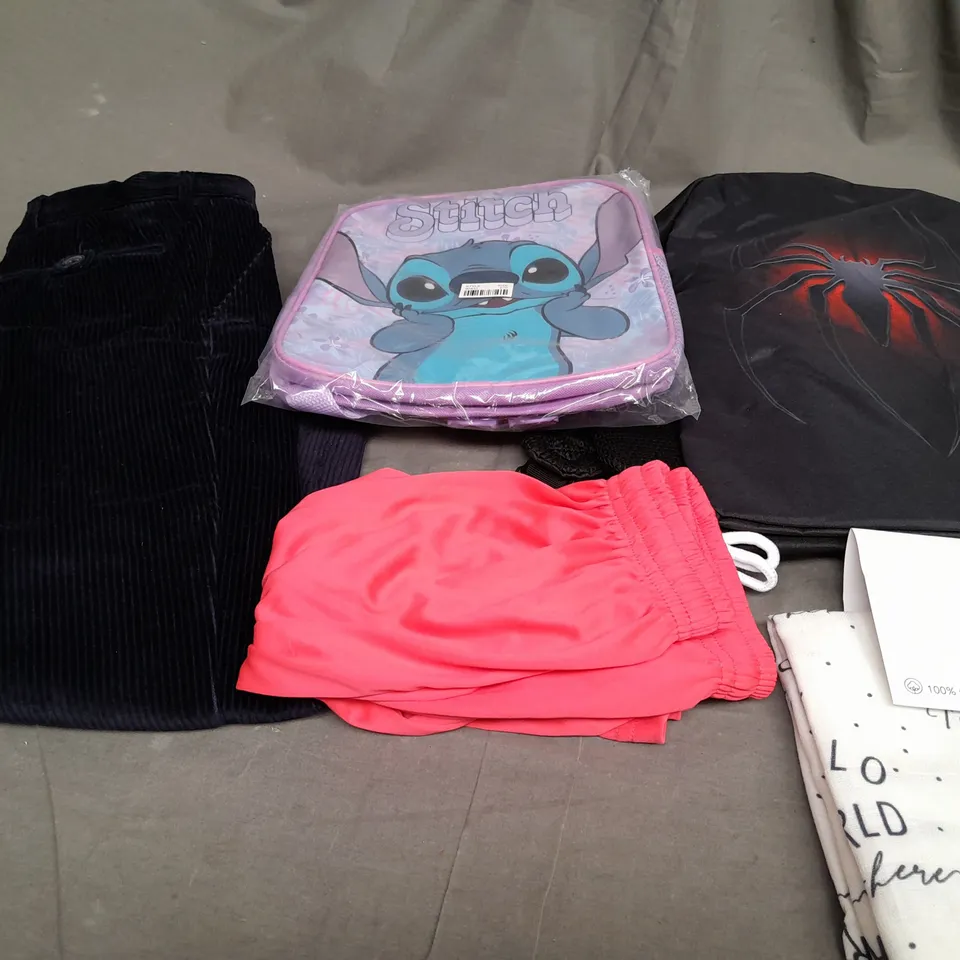 BOX OF APPROX 12 ASSORTED KIDS CLOTHING ITEMS TO INCLUDE - BAG , TROUSERS , SWADDLE ETC