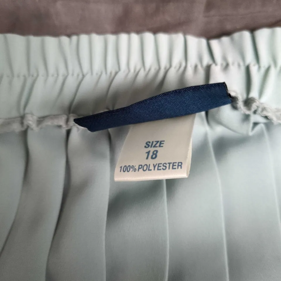 DEBENHAMS WOMEN’S LIGHT BLUE PLEATED SKIRT, SIZE 18, 100% POLYESTER