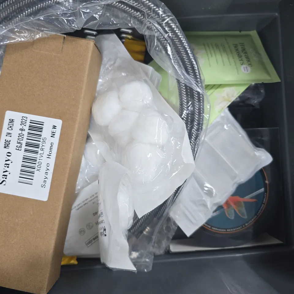 APPROXIMATELY 10 ASSORTED HOUSEHOLD ITEMS TO INCLUDE LAUNDRY DETERGENT SHEETS, ETC