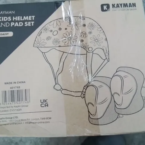BOXED KIDS HELMET AND PADS SET