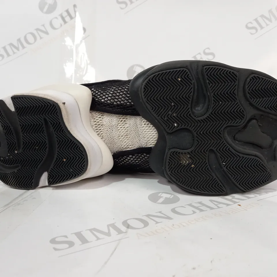 BOXED PAIR OF ADIDAS Y-3 SHOES IN WHITE/BLACK UK SIZE 6