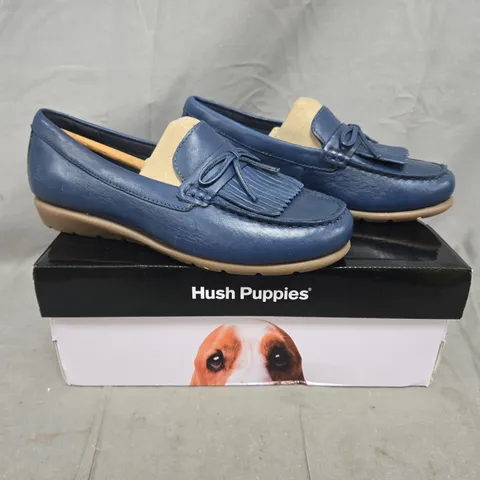 BOXED PAIR OF HUSH PUPPIES ALAYNA LOAFERA IN NAVY LEATHER SIZE 4
