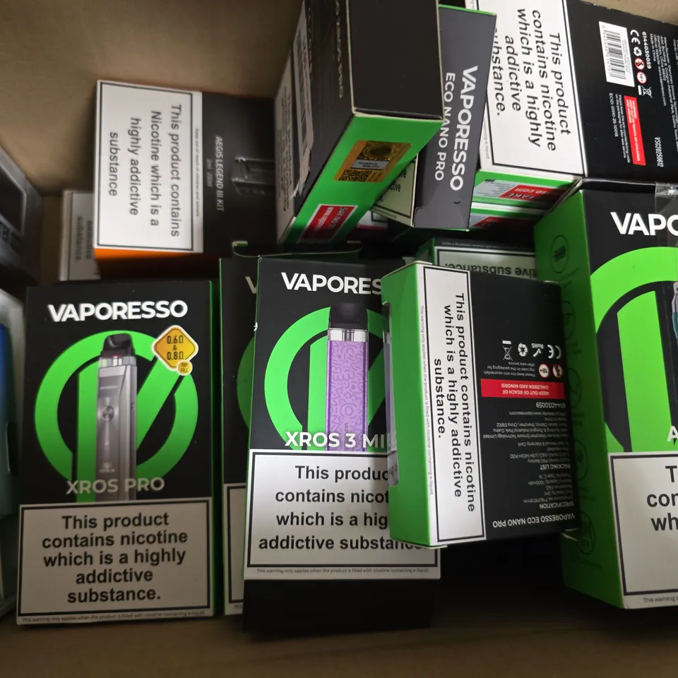 BOX OF APPROXIMATELY 15 ASSORTED E-CIGARETTE AND VAPING PRODUCTS TO INCLUDE VOOPOO, ASPIRE, VAPORESSO, ETC - COLLECTION ONLY