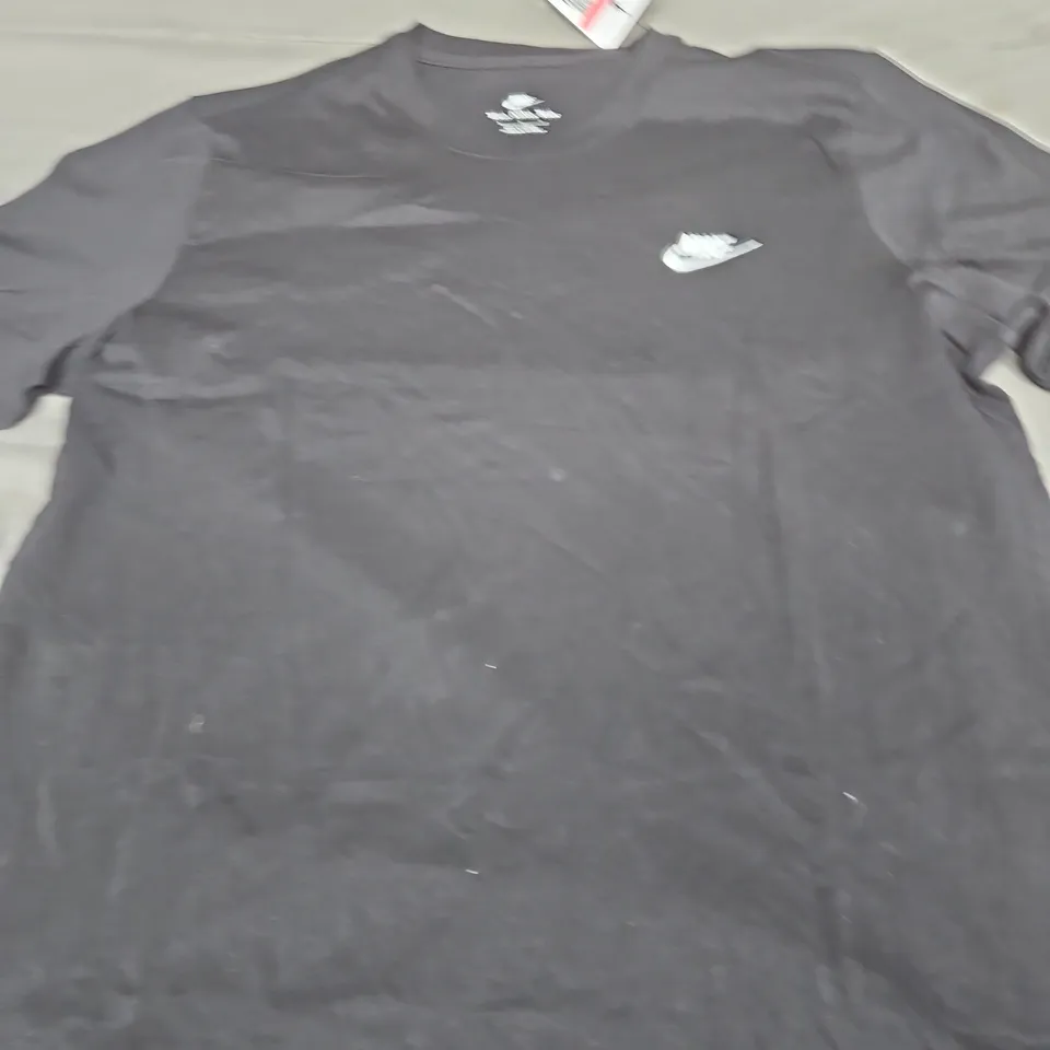 NIKE LOGO CASUAL TEE - SIZE L