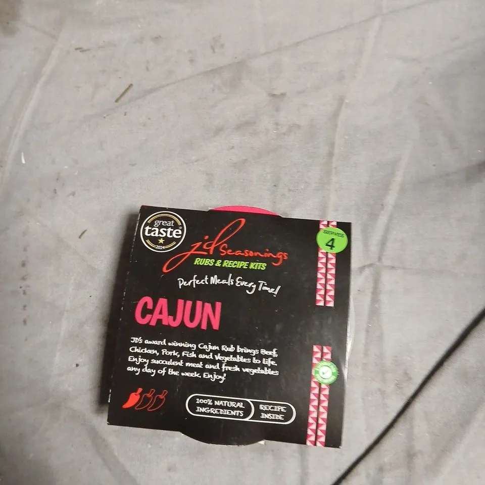 APPROXIMATELY 10 ASSORTED FOOD ITEMS INCLUDING FERRERO ROCHER , HYGGE HOT CHOCOLATE AND CAJUN RUB