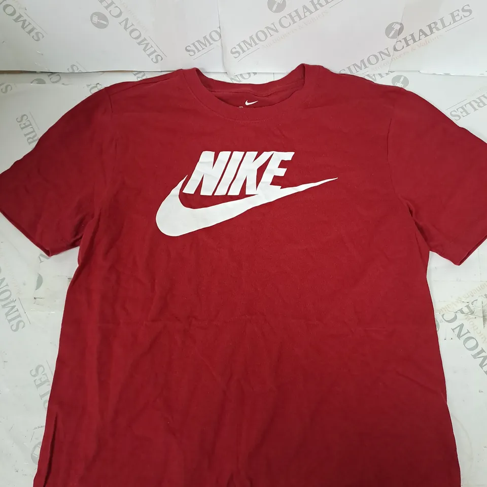 NIKE CASUAL LOGO T-SHIRT SIZE S