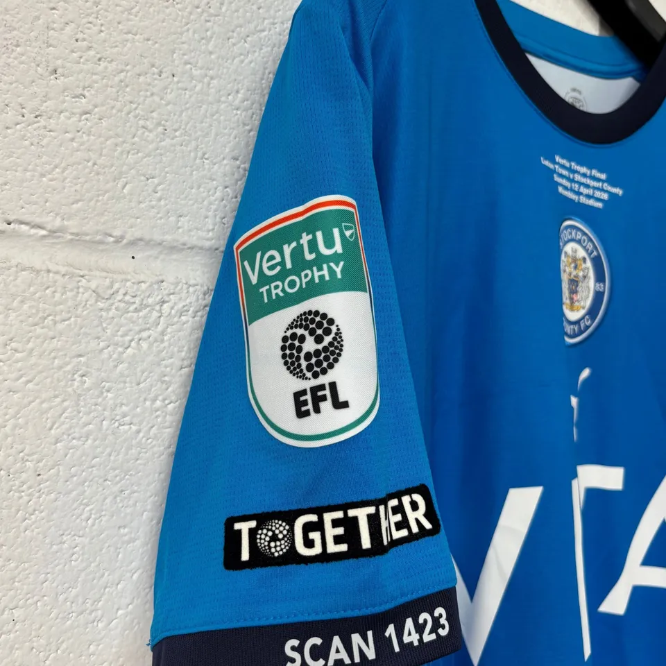 STOCKPORT COUNTY F.C VERTU TROPHY FINALS MATCH WORN HOME SHIRT IN BLUE/WHITE - EU M / ETHAN PYE #15