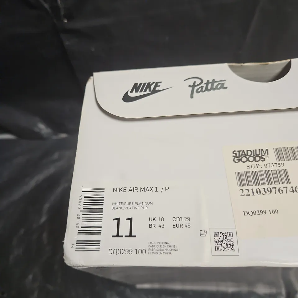 NIKE AIR MAX 1 SLIGHT COSMETIC MARKS .