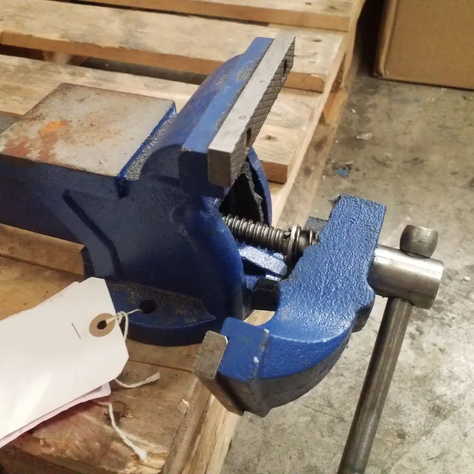 CLARKE CVR100B 100MM SWIVEL BASE BENCH VICE