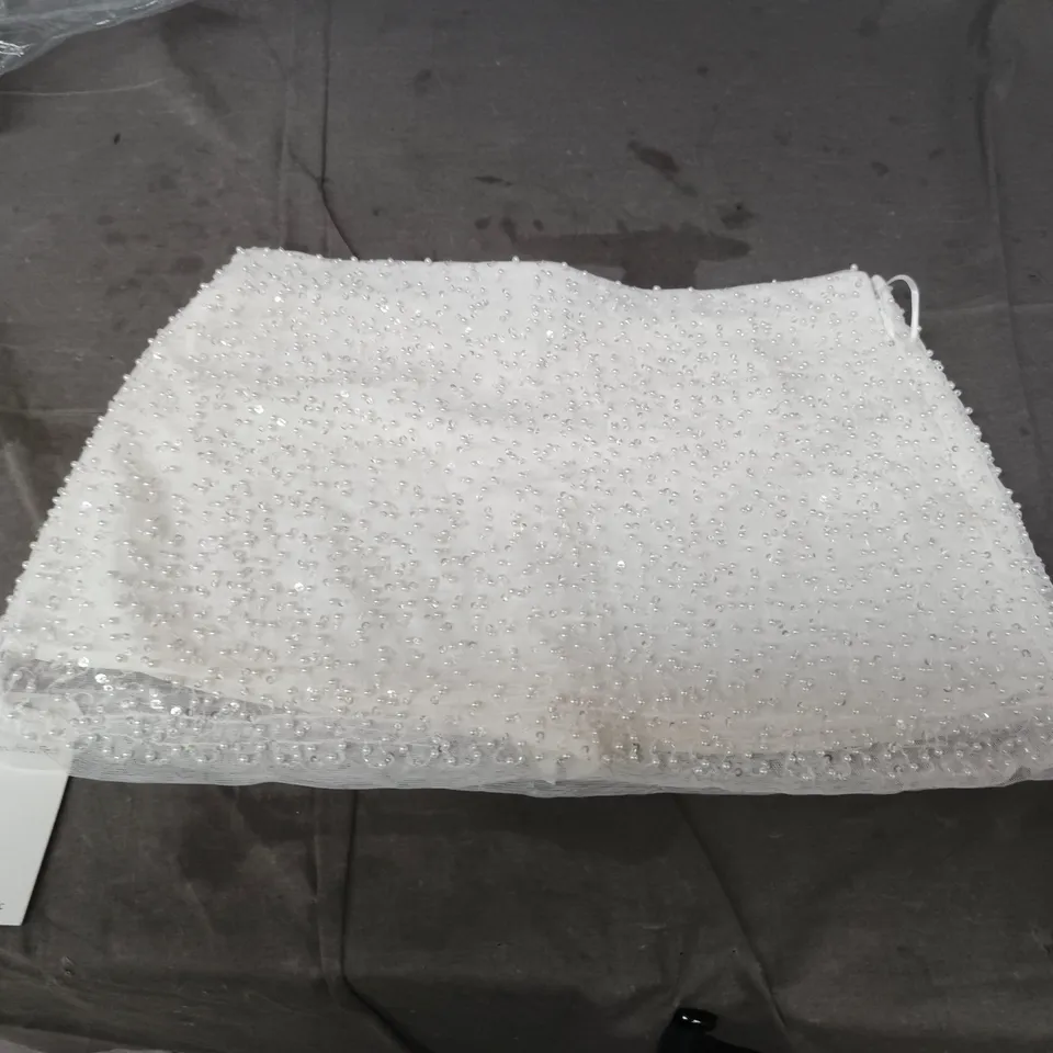 ABERCROMBIE & FITCH THE ART-SCARLETT MINISKORT MID RISE – WHITE BEADED - SMALL