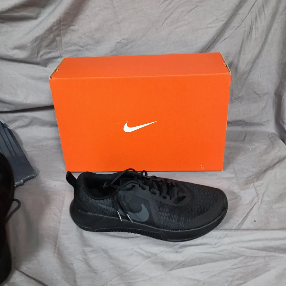 NIKE BLACK RUNNING SHOES – BOXED - UK 11.5