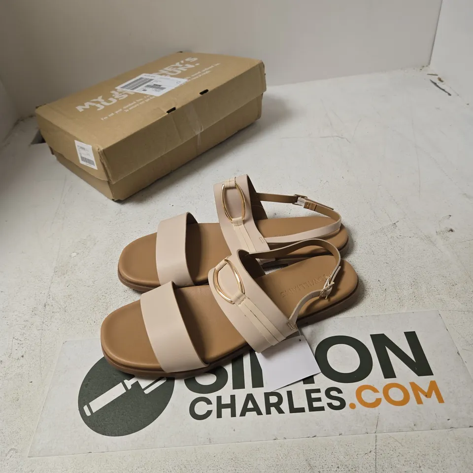 JD WILLIAMS BEIGE STRAPPY SANDALS WITH GOLD BUCKLE – WOMEN'S UK9
