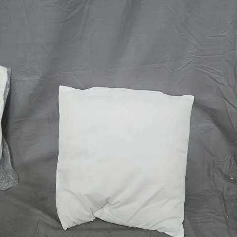 BOX OF 4X SQUARE PILLOWS