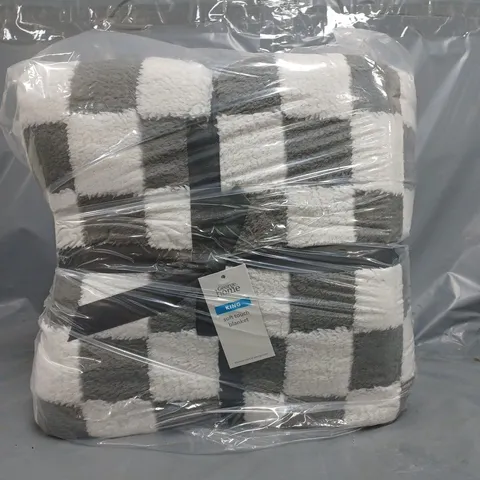 SET OF 2 KING SIZE SOFT TOUCH BLANKETS IN GREY/WHITE CHECKERBOARD