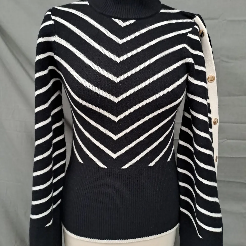 KAREN MILLEN STRIPED FULL SLEEVE CABLE KNIT JUMPER IN BLACK/WHITE SIZE EXTRA SMALL