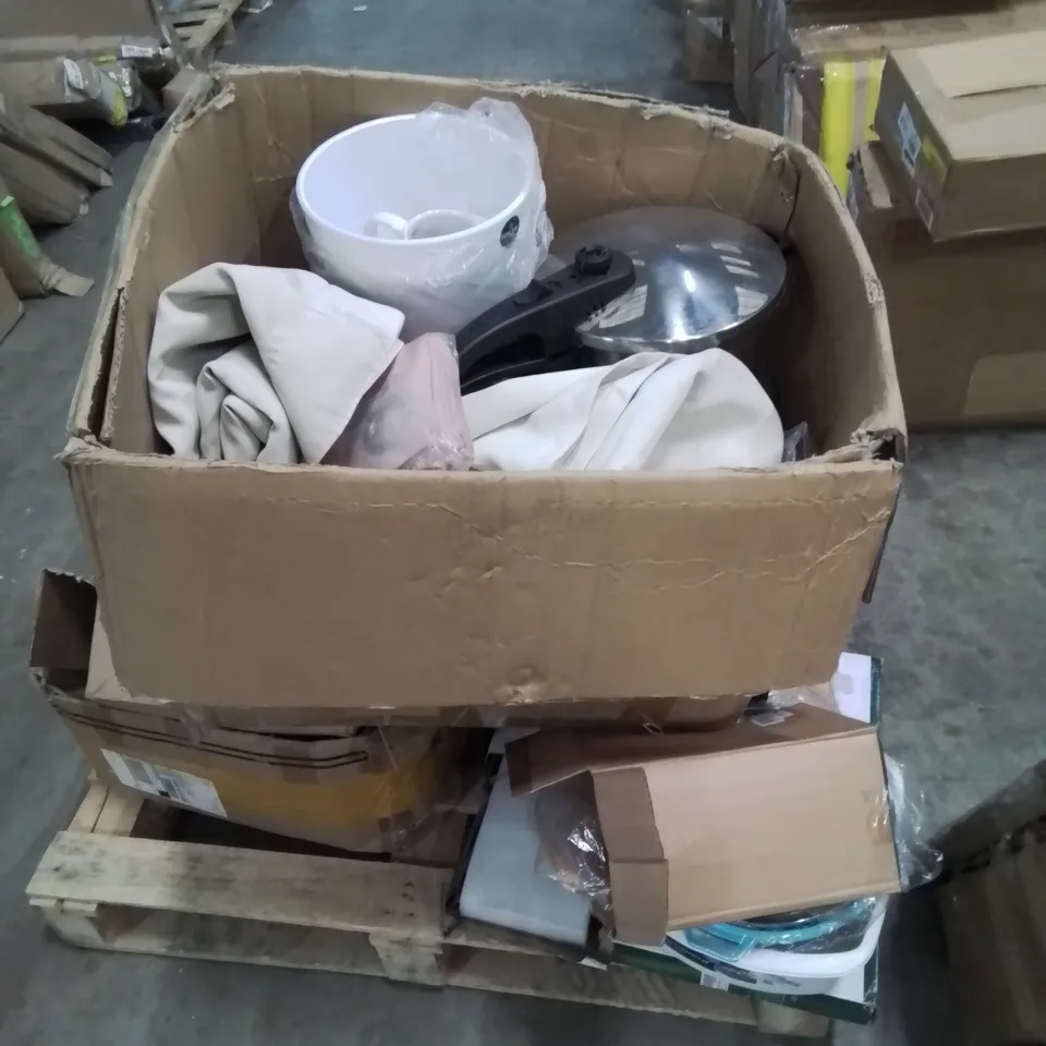 PALLET CONTAINING VARIOUS ASSORTED HOUSEHOLD ITEMS 