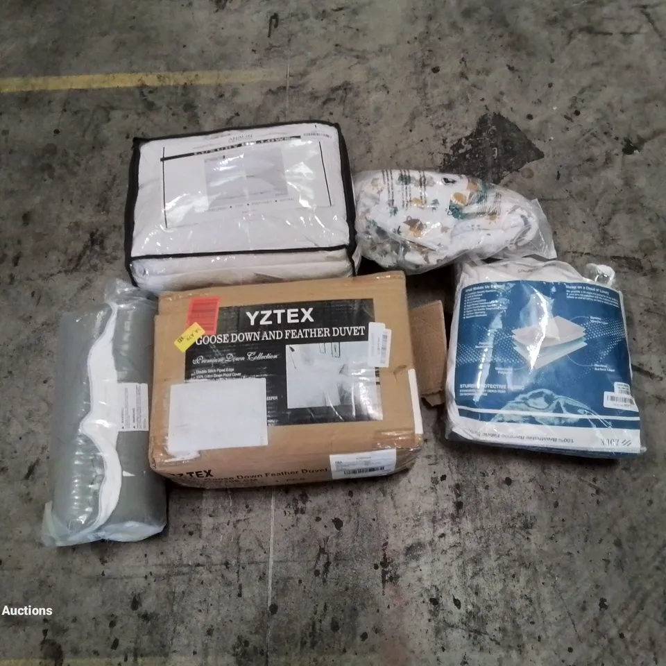 PALLET OF ASSORTED BEDROOM AND COMFORT BASED PRODUCTS TO INCLUDE; PILLOWS, SUPPORT SEAT CUSHIONS AND SIMILARLY RELATED GOODS