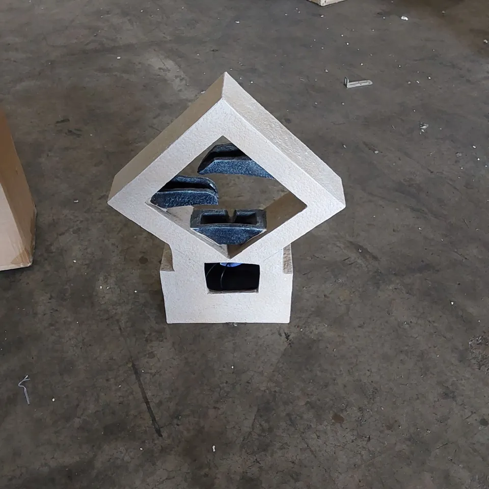 BOXED DIAMOND LED GARDEN WATER FOUNTAIN 