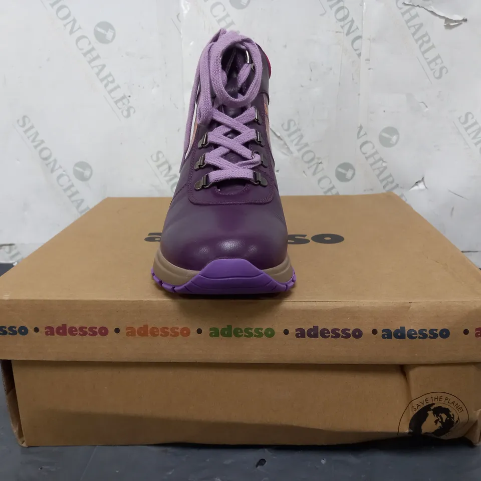 BOXED PAIR OF ADESSO ANKLE BOOTS IN PURPLE SIZE/MULTI SIZE 7