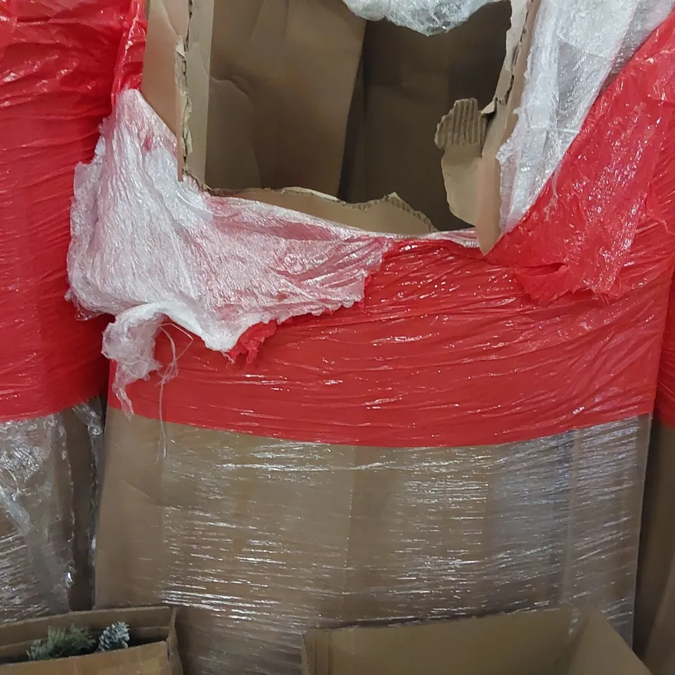 PALLET OF ASSORTED ITEMS INCLUDING: AIR FRYERS, CLOTHES RAIL, CHRISTMAS DECORATIONS