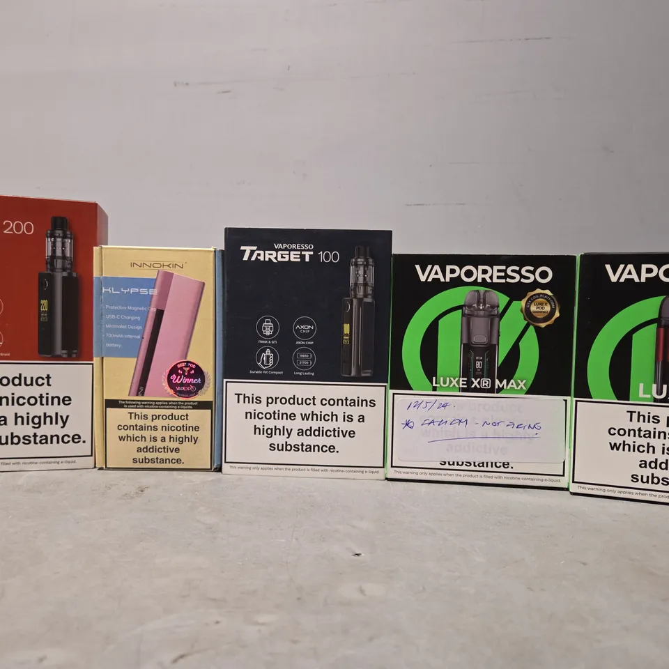 BOX OF APPROXIMATELY 18 ASSORTED E-CIGARETTES TO INCLUDE - INNOKIN , VAPORESSO 