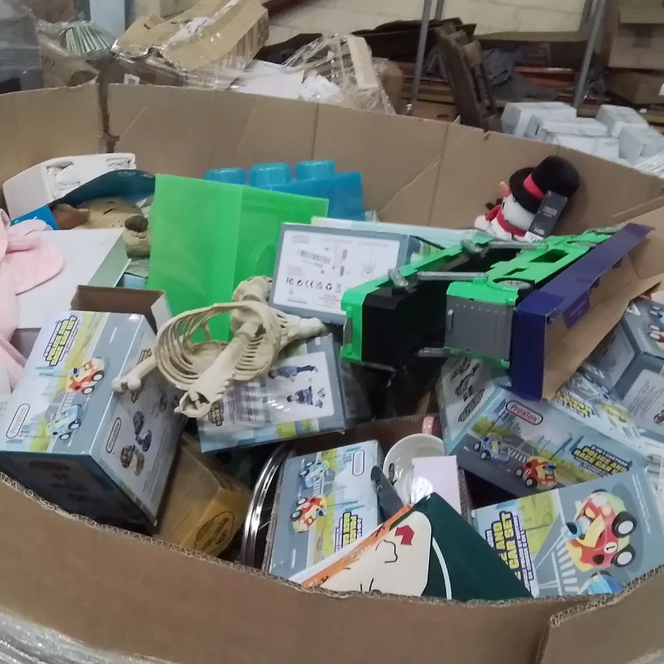 PALLET CONTAINING A LARGE QUANTITY OF HALLOWEEN PRODUCTS AND OTHER ASSORTED HOUSEHOLD GOODS TO INCLUDE;LEGO BRICK,XBOX CONTROLLER,PAN