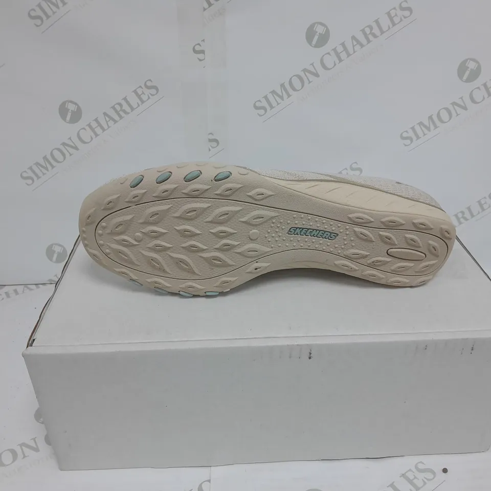SKETCHERS BREATHE EASY TRAINER - NATURAL SIZE UK 7