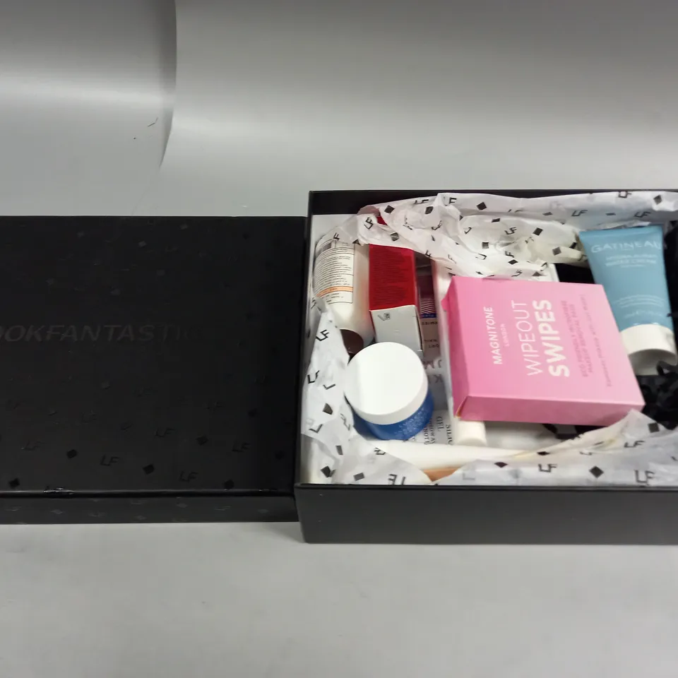 LOOKFANTASTIC BEAUTY KIT OF ASSORTED HEALTH ITEMS 