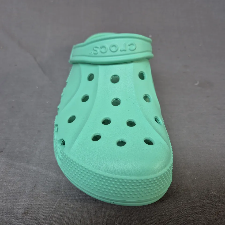 PAIR OF CROCS BAYA CLOGS IN MINT GREEN UK SIZE M6/W7