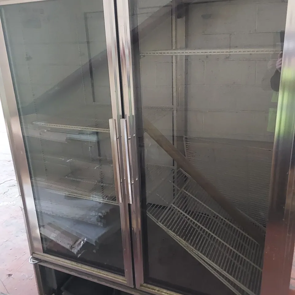 COMMERCIAL TRUE REFRIGERATION DOUBLE DOOR UNIT 