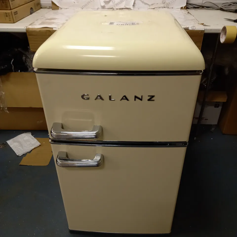 GALANZ RETRO 86L FREESTANDING MINI FRIDGE FREEZER, 48CM WIDE, CREAM, RFFK003C
