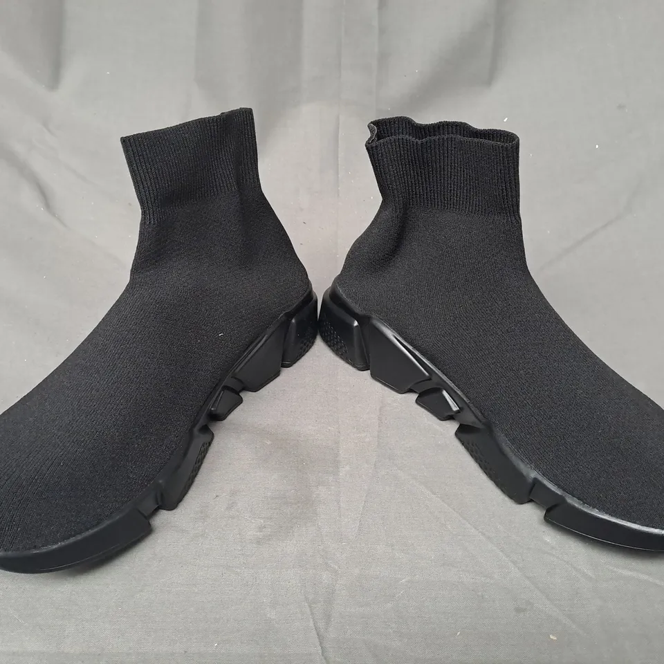 BOXED PAIR OF BALENCIAGA SHOES IN BLACK EU SIZE 42