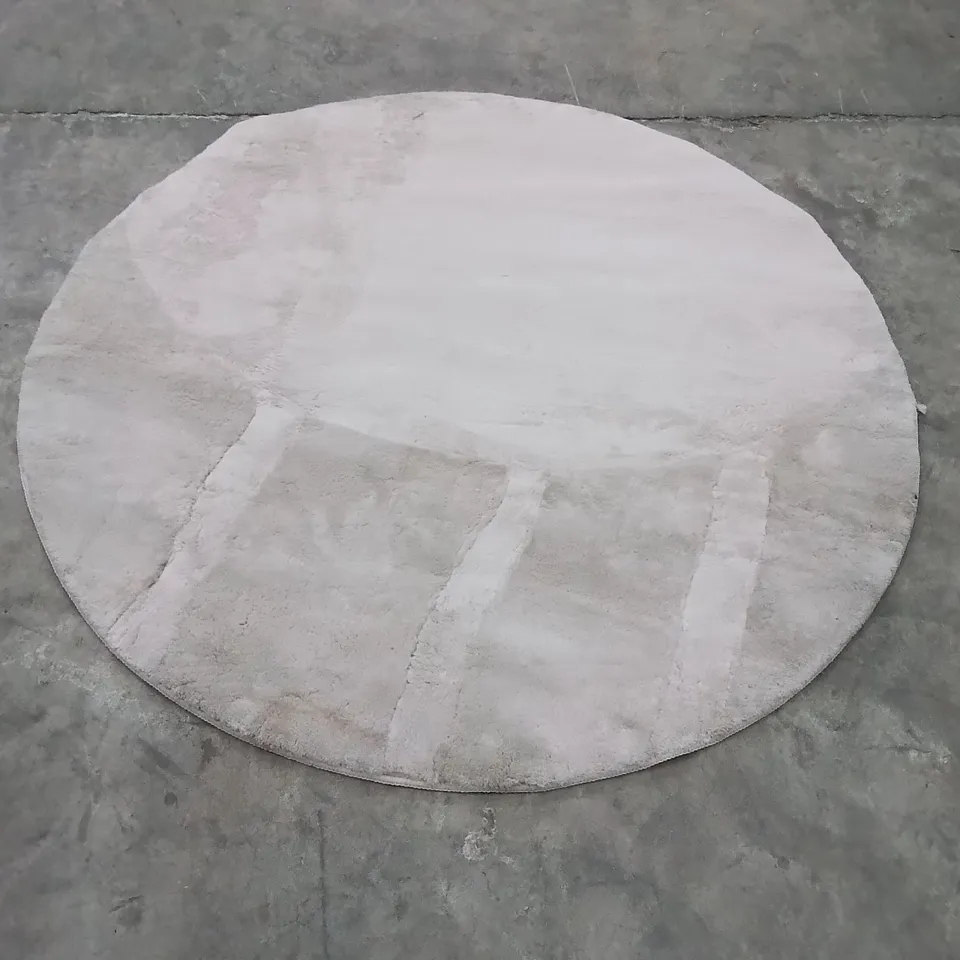 QUALITY DESIGNER ROUND RUG - APPROXIMATELY 130cm D
