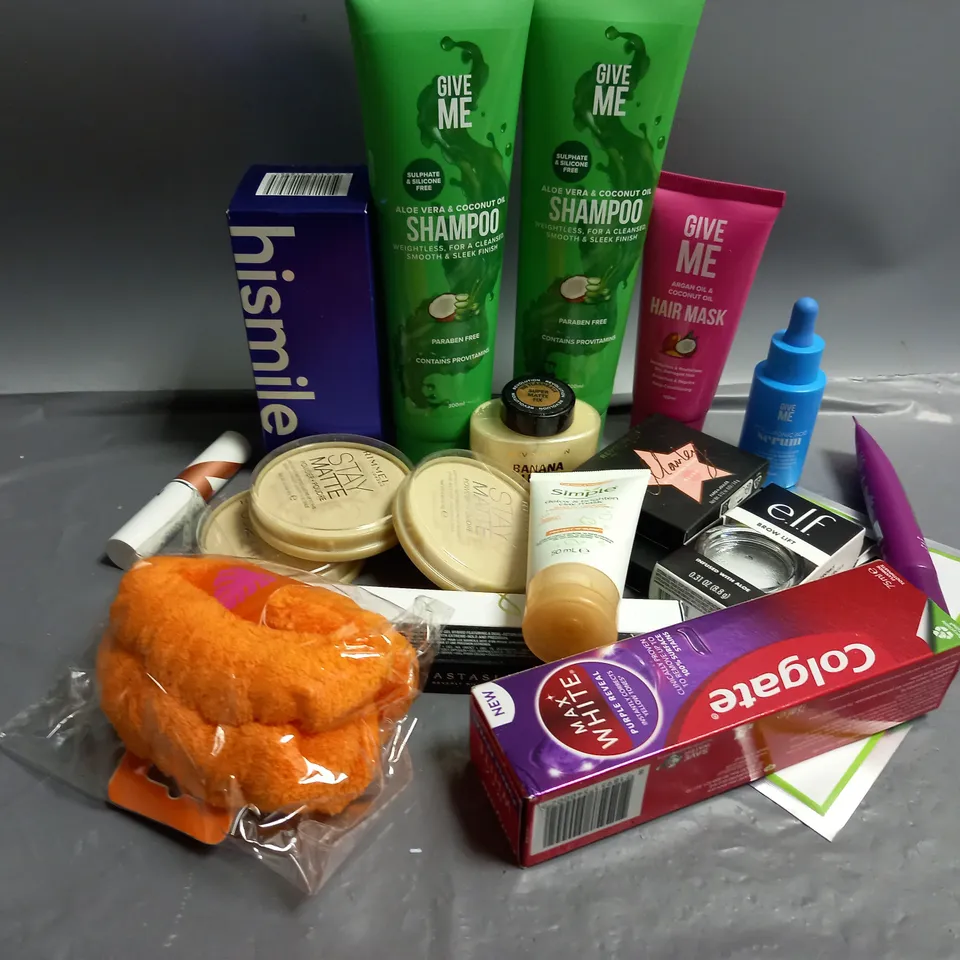 APPROXIMATELY 20 ASSORTED HEALTH AND BEAUTY PRODUCTS TO INCLUDE HISMILE COLOUR PROTECTOR SERUM, GIVE ME SHAMPOO, REVOLUTION MARLEY BY MARLENA SOJKA BRONZER 