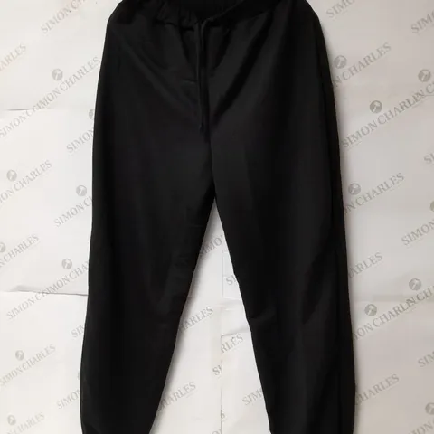 PRETTYLITTLETHING PETITE SWEAT JOGGERS IN BLACK SIZE 16