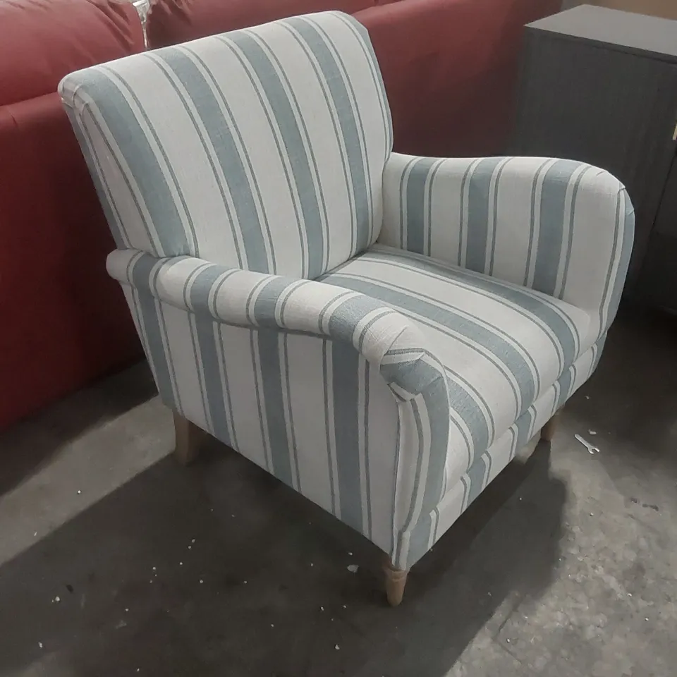 QUALITY DESIGNER ARCHING 29.5'' W FARMHOUSE UPHOLSTERED ARMCHAIR WITH SOLID WOOD LEGS