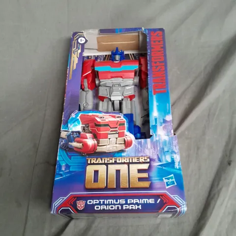 TRANSFORMER MEGA CHANGER - OPTIMUS PRIME/ORION PAX