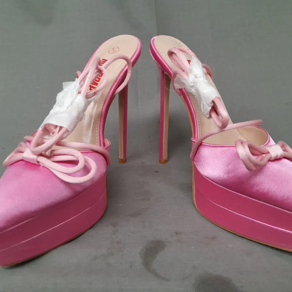 BOXED PAIR OF MISSPAP SATIN BOW DETAIL PLATFORM POINTED TOE HIGH HEELS IN PINK SIZE 4